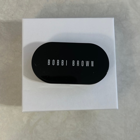 Bobbi Brown creamy concealer shear finish press powder - Picture 1 of 3